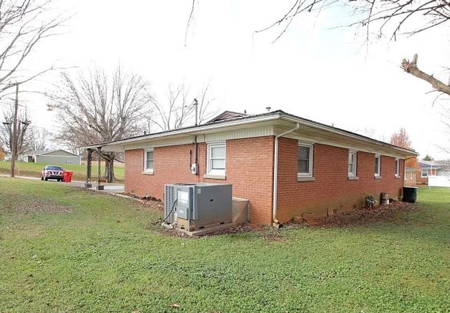 607 Owens St in Cave City, KY - Building Photo - Building Photo