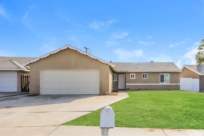 10270 Hole Ave in Riverside, CA - Building Photo