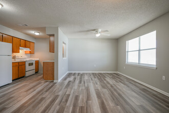 Curtis Moore Apartments in Greenwood, MS - Building Photo - Interior Photo