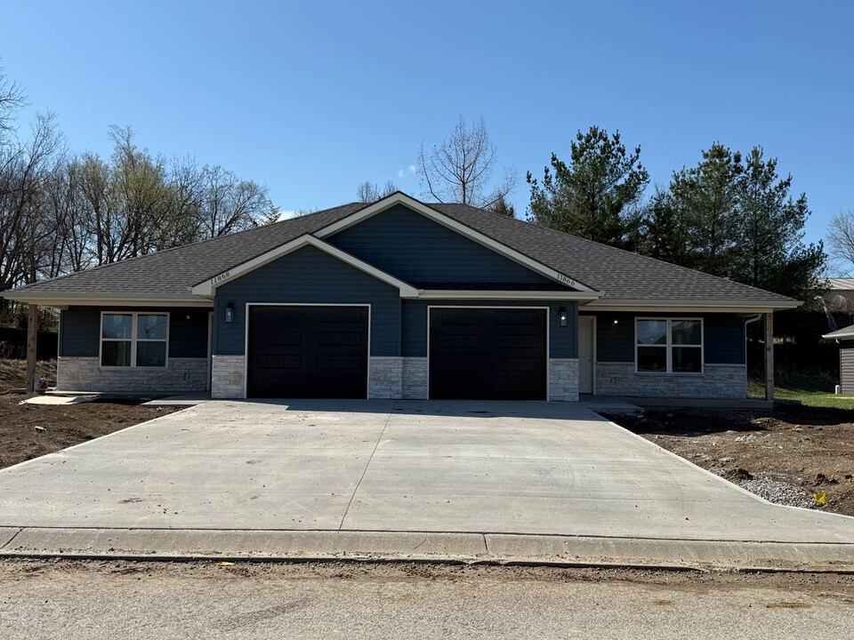 11866 Ridgeway Dr in St. Joseph, MO - Foto de edificio