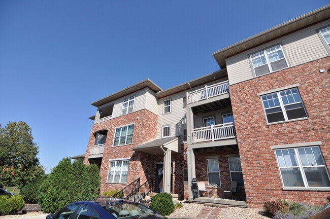 6402 Milwaukee St, Unit 204 in Madison, WI - Foto de edificio - Building Photo