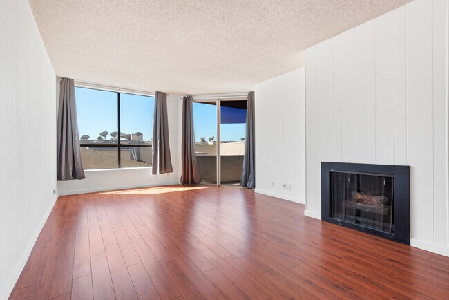 1745 Camino Palmero St, Unit Hollywood Hills 1BR Condo in West Hollywood, CA - Foto de edificio - Building Photo