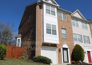 9900 Prince Royal Pl in Upper Marlboro, MD - Building Photo - Building Photo