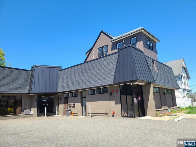 property at 35 Pangborn Pl