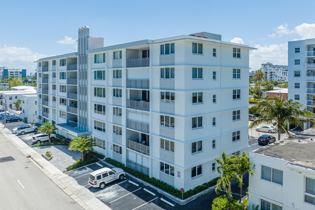 Hawthorne East in Fort Lauderdale, FL - Building Photo