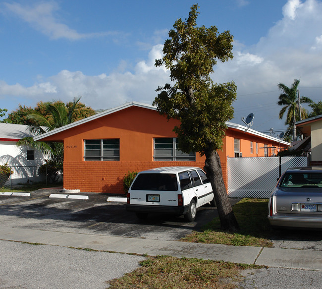 1923-1929 Lee St in Hollywood, FL - Building Photo - Building Photo