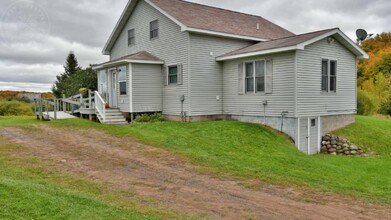 29525 Four Corners Store Rd in Mason, WI - Building Photo - Building Photo