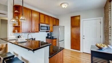 2342 W Granville Ave in Chicago, IL - Building Photo - Building Photo