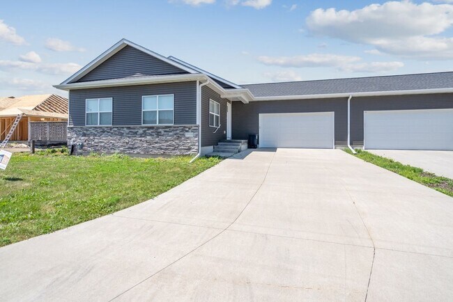 1501 Watson Way in Parkersburg, IA - Building Photo - Building Photo