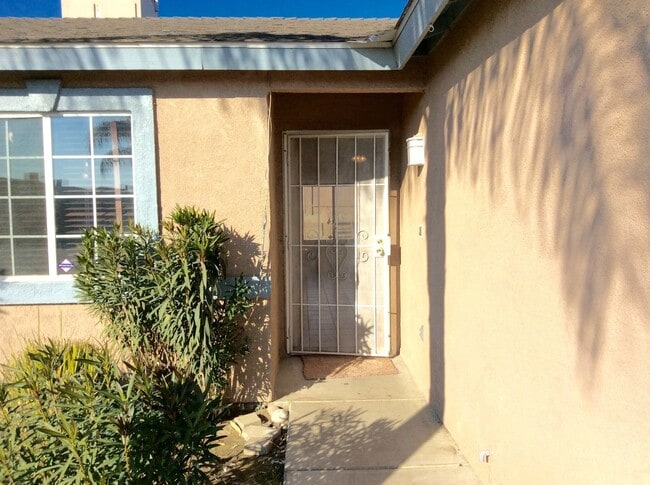 1516 Hadar Rd in Bakersfield, CA - Building Photo - Building Photo