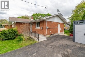 110 Stonybrook Dr in Kitchener, ON - Building Photo - Building Photo