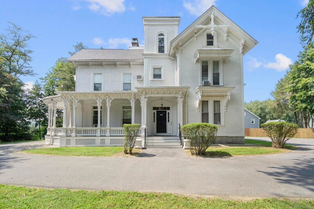 231 N Main St-Unit -1 in Ansonia, CT - Building Photo