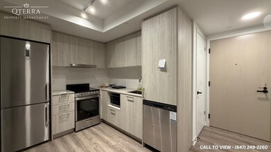 195 Commerce St in Vaughan, ON - Building Photo - Building Photo