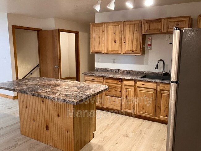 212 Lake Blaine Dr in Kalispell, MT - Foto de edificio - Building Photo