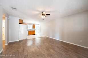 1016 2nd St S in Jacksonville Beach, FL - Building Photo