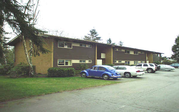 The Crest at Kennydale in Renton, WA - Building Photo