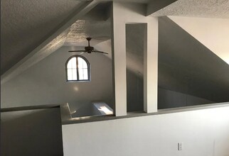 5830 S Kelly Ave, Unit #1 in Portland, OR - Building Photo - Building Photo