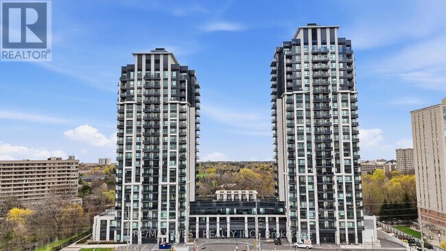 202 Burnhamthorpe Rd E in Mississauga, ON - Building Photo - Building Photo