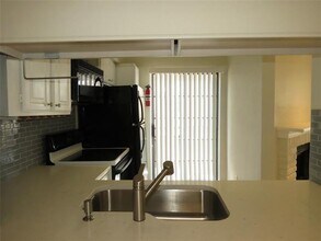 5757 E University Blvd in Dallas, TX - Building Photo - Building Photo