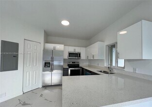 436 NW 14th Way in Fort Lauderdale, FL - Building Photo - Building Photo