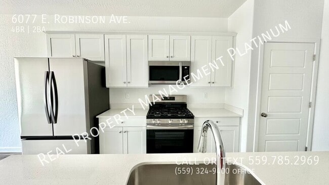 6077 E Robinson Ave in Fresno, CA - Building Photo - Building Photo