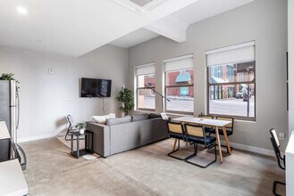 205 W 4th St in Cincinnati, OH - Building Photo - Building Photo