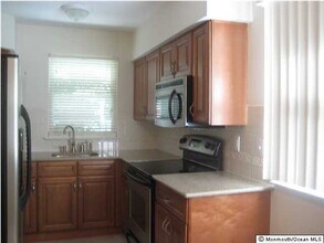 10B Maplewood Dr in Manchester Township, NJ - Building Photo - Building Photo