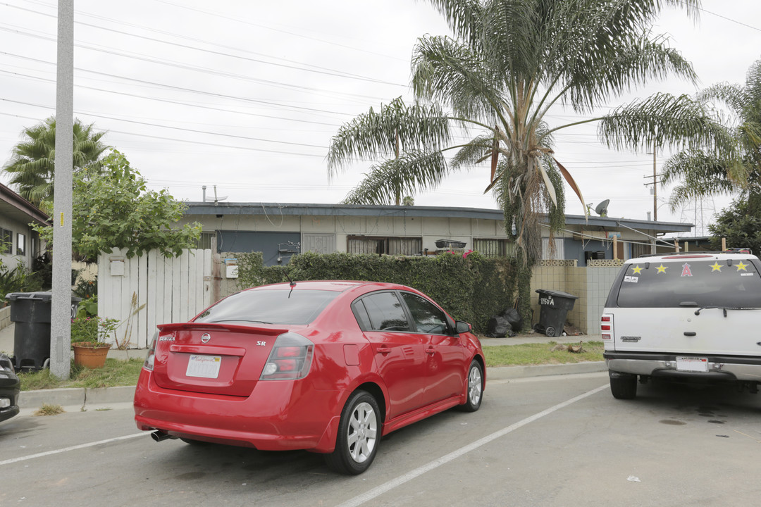 8950 Pacific Ave in Anaheim, CA - Building Photo