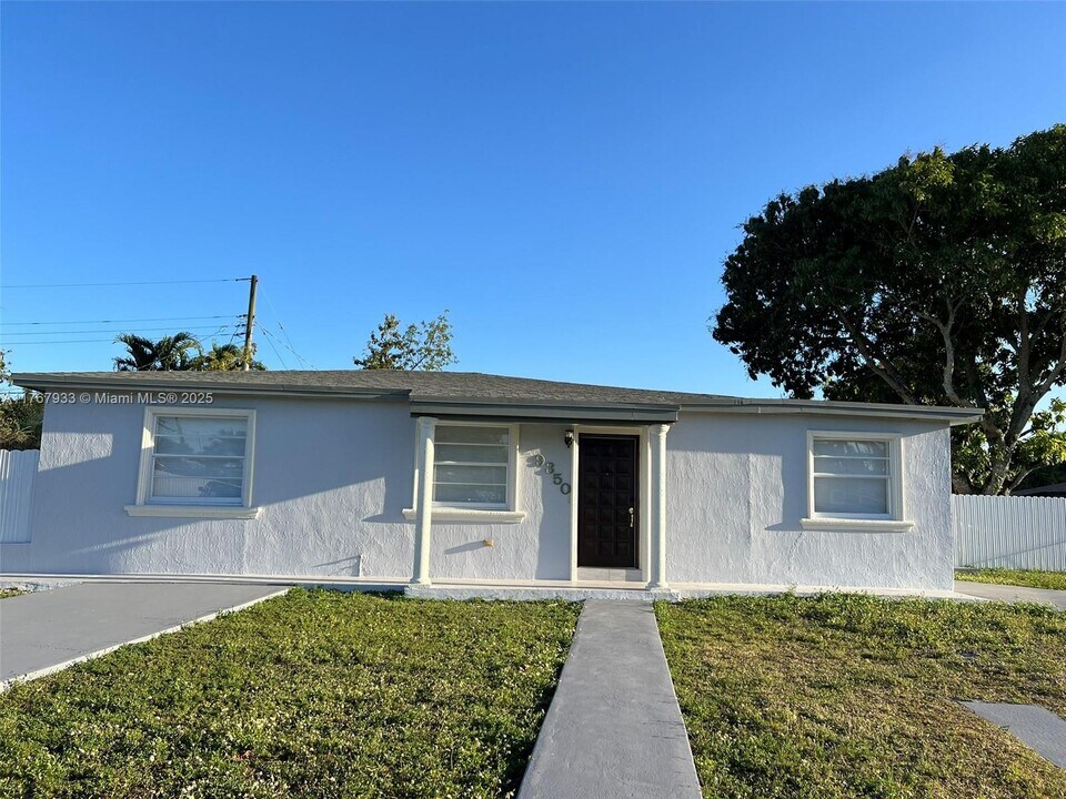 9350 SW 42nd Terrace in Miami, FL - Building Photo
