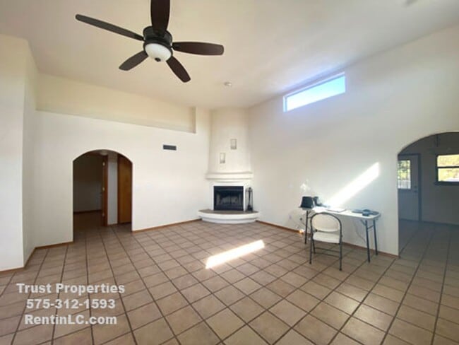 978 Ivydale Dr in Las Cruces, NM - Foto de edificio - Building Photo