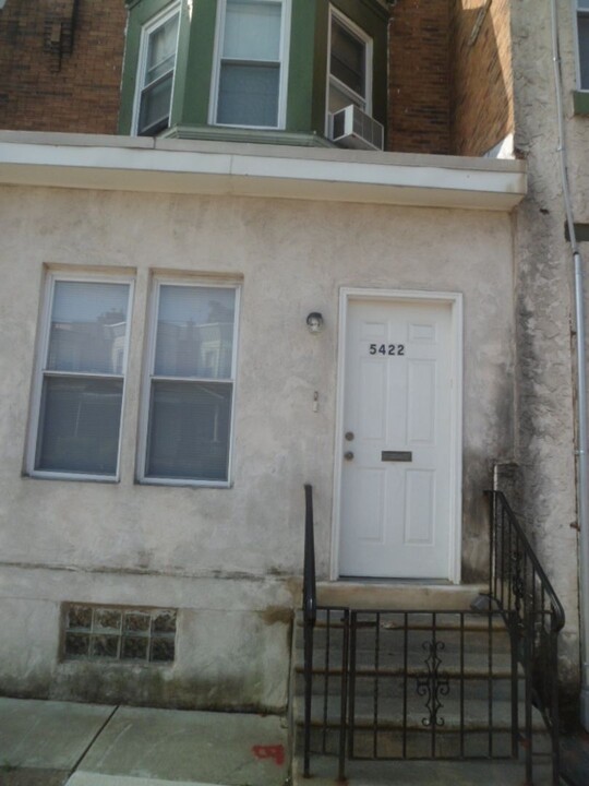 5422 W Girard Ave in Philadelphia, PA - Building Photo