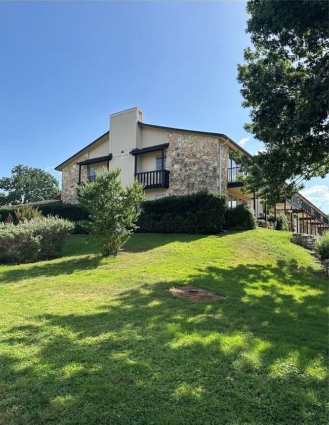 1210 Hi Stirrup, Unit 2 in Horseshoe Bay, TX - Building Photo - Building Photo
