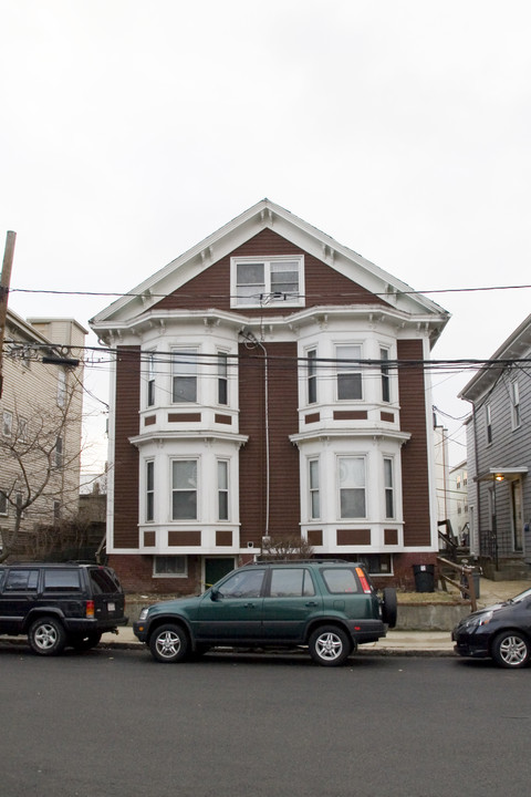 216-218 Banks St in Cambridge, MA - Building Photo