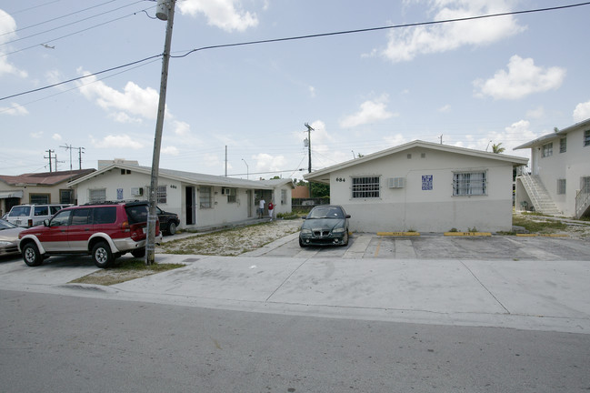 684-686 Park Dr in Hialeah, FL - Foto de edificio - Building Photo