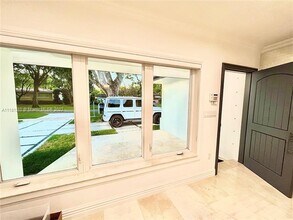 616 Tiziano Ave in Coral Gables, FL - Foto de edificio - Building Photo
