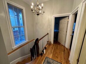 135 Hillside St, Unit 1 in Boston, MA - Foto de edificio - Building Photo