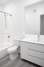 17820 NW 73rd Ave, Unit 101-1 in Hialeah, FL - Building Photo - Building Photo
