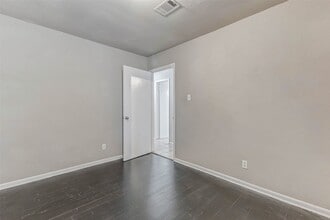 7302 England St in Houston, TX - Building Photo - Building Photo