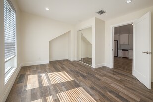 1462 W 28th St in Los Angeles, CA - Building Photo