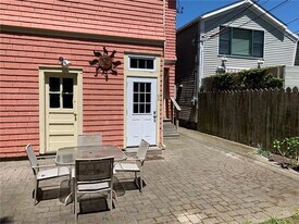 27 Young St in Newport, RI - Building Photo