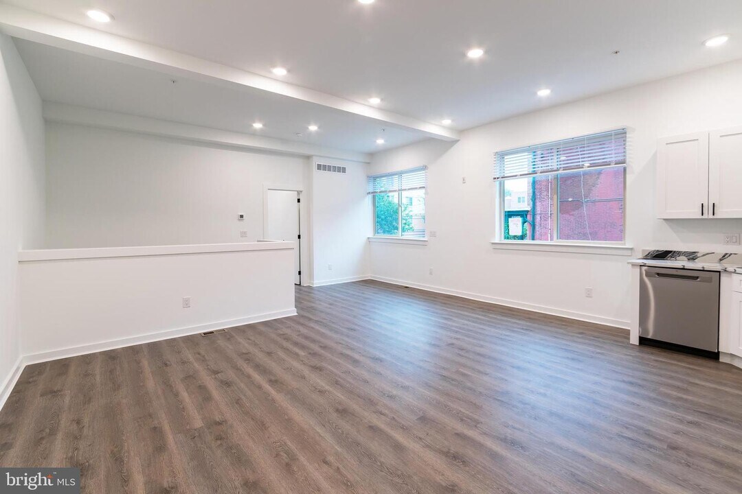 3414 Haverford Ave-Unit -UNIT 1 in Philadelphia, PA - Building Photo