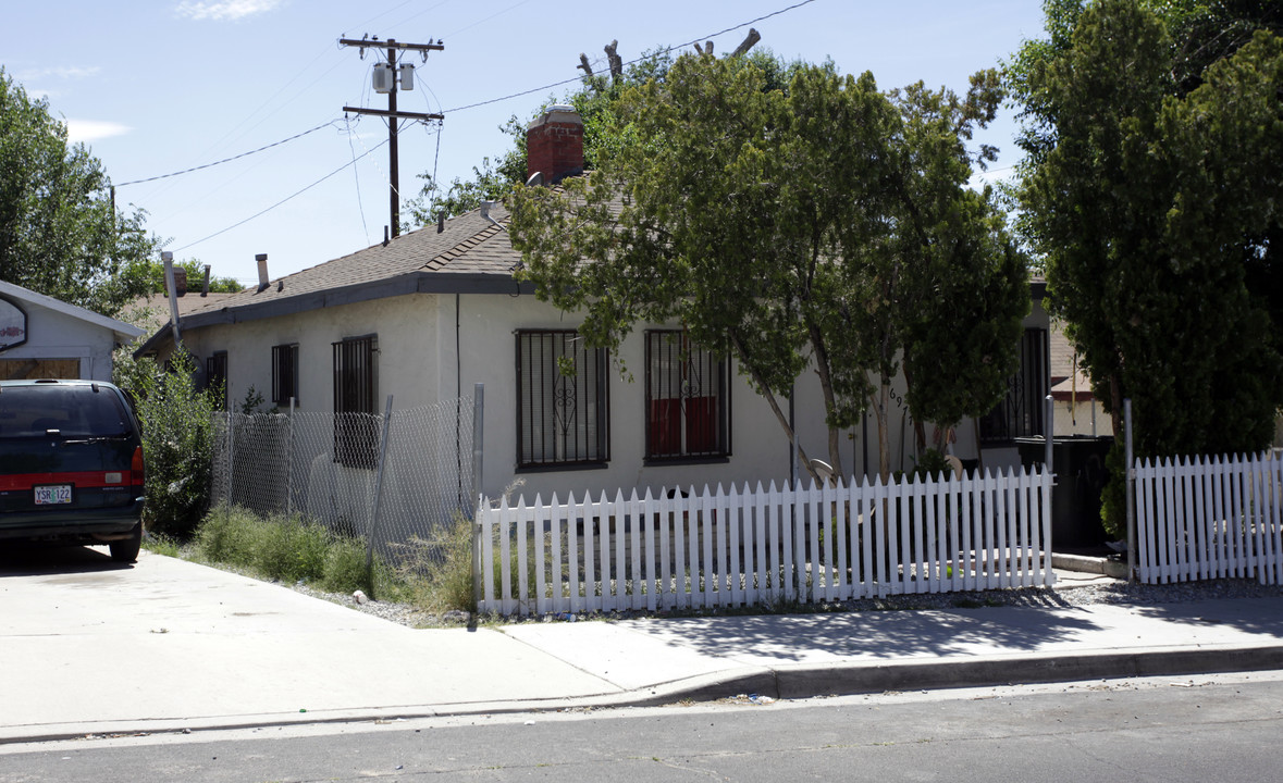 16977 B St in Victorville, CA - Building Photo