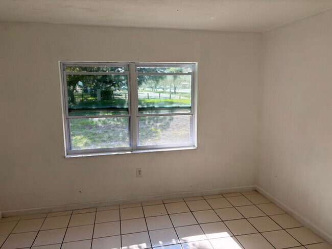2560 Congress St in Ft. Myers, FL - Building Photo - Building Photo