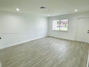 2778 NW 58th Terrace-Unit -. in Lauderhill, FL - Building Photo - Building Photo