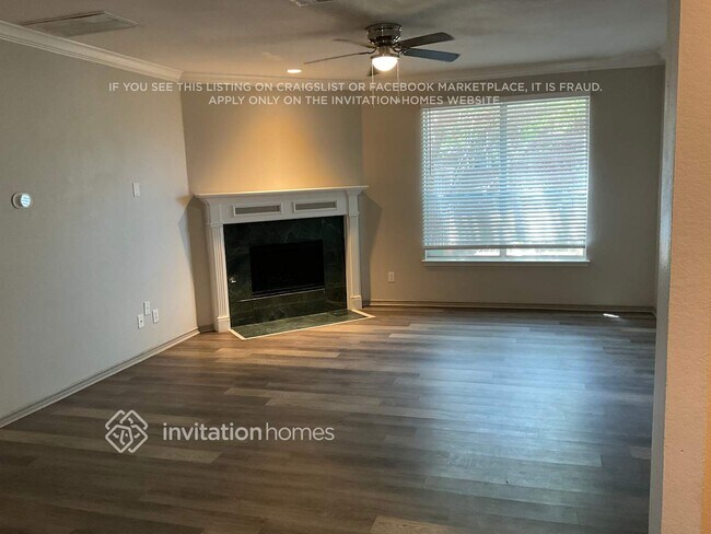 2404 Manchester Dr in Carrollton, TX - Building Photo - Building Photo