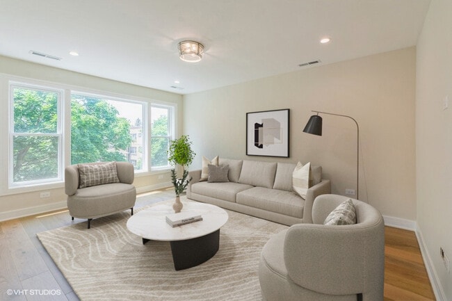7026 W Diversey Ave in Chicago, IL - Building Photo - Building Photo
