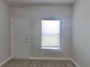 12623 Ellenville Dr in Houston, TX - Foto de edificio - Building Photo