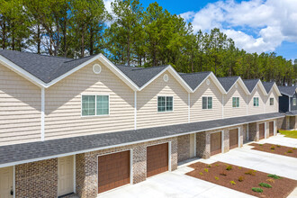 The Grove Luxury Townhomes in Florence, SC - Building Photo - Building Photo