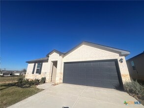 321 Cottonmouth Ln in Seguin, TX - Building Photo - Building Photo