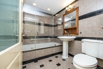 21-63-63 23rd St in Queens, NY - Building Photo - Building Photo